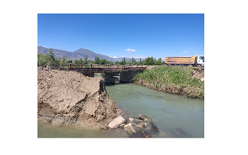 Erzincan soğuk oluk Mahallesi’nde köprü inşaatı çiftçiyi perişan etti..